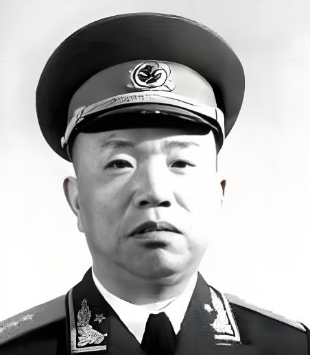 1971年，开国大将王树声去部队探望女儿，门口站岗小兵不认得他，让填表排队等候，