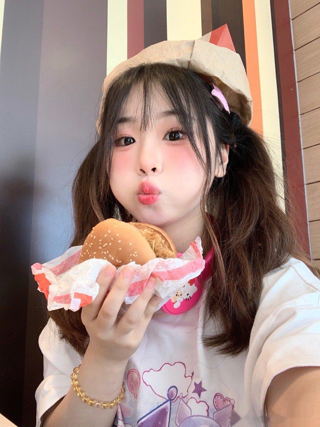 🍔• ᴥ.-🍔 ​​​
