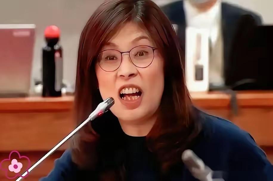远赴境外卸下簇拥相伴的热闹，浮华表象被现实戳破后，很多人才能幡然醒悟，靠着外界吹