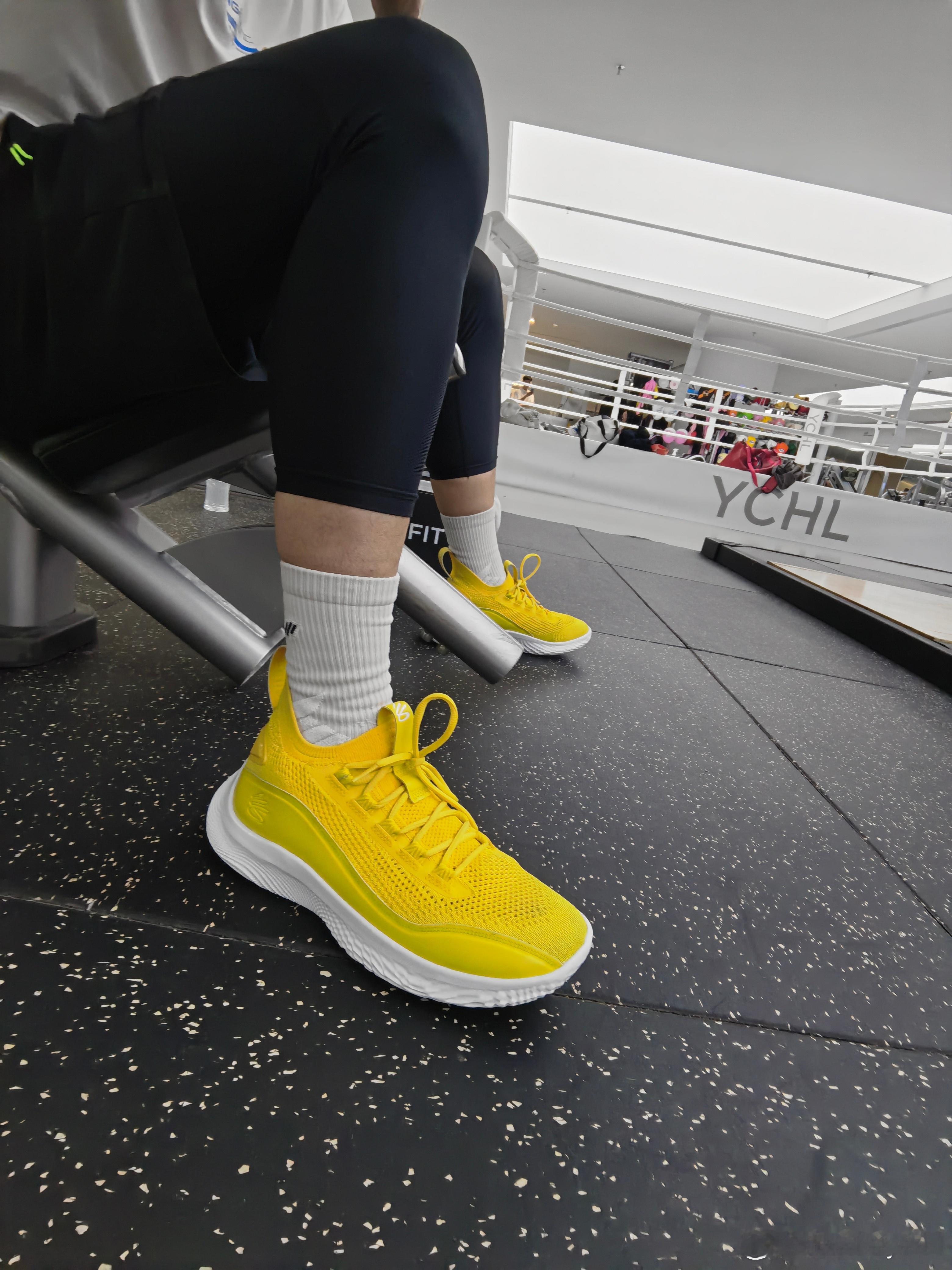 又把手边的flow拿来穿了一遍，S7真的是很独特  