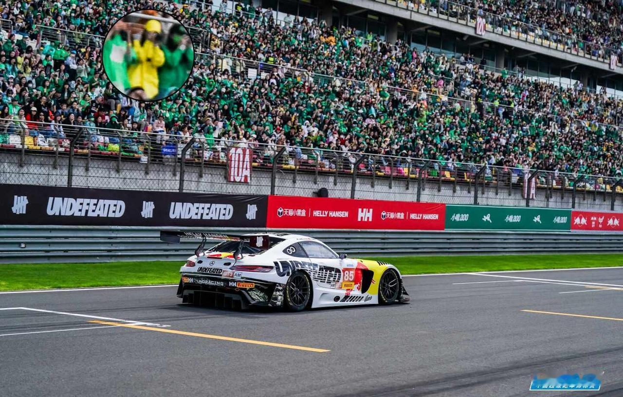 纪念本🐢女与老爸不多的合照
王一博 王一博赛车 85racing 博君一肖 百