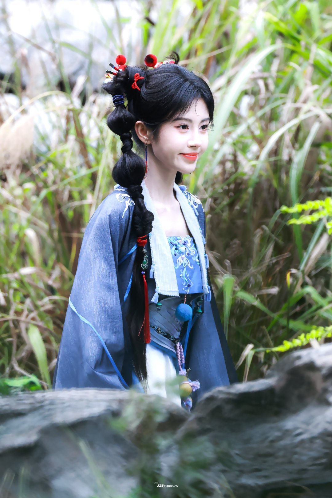 jjy鞠婧祎阿黛 jjy鞠婧祎苏绿夏 “你是被光偏爱的，你的名字燃起我永恒的春季