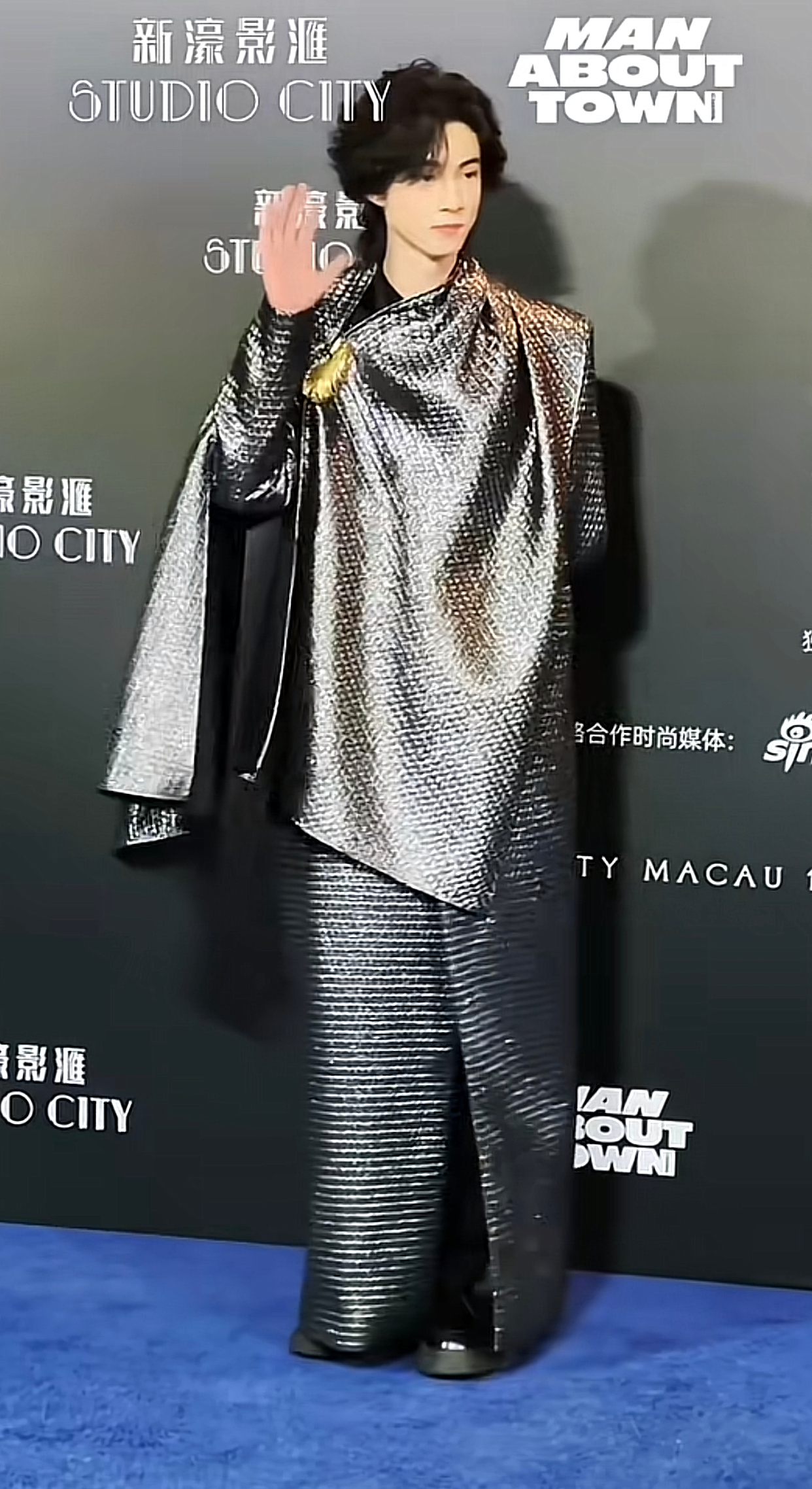 卧槽笑炸了谁给我孩子穿个保温袋就上去了？[泪奔] ​​​