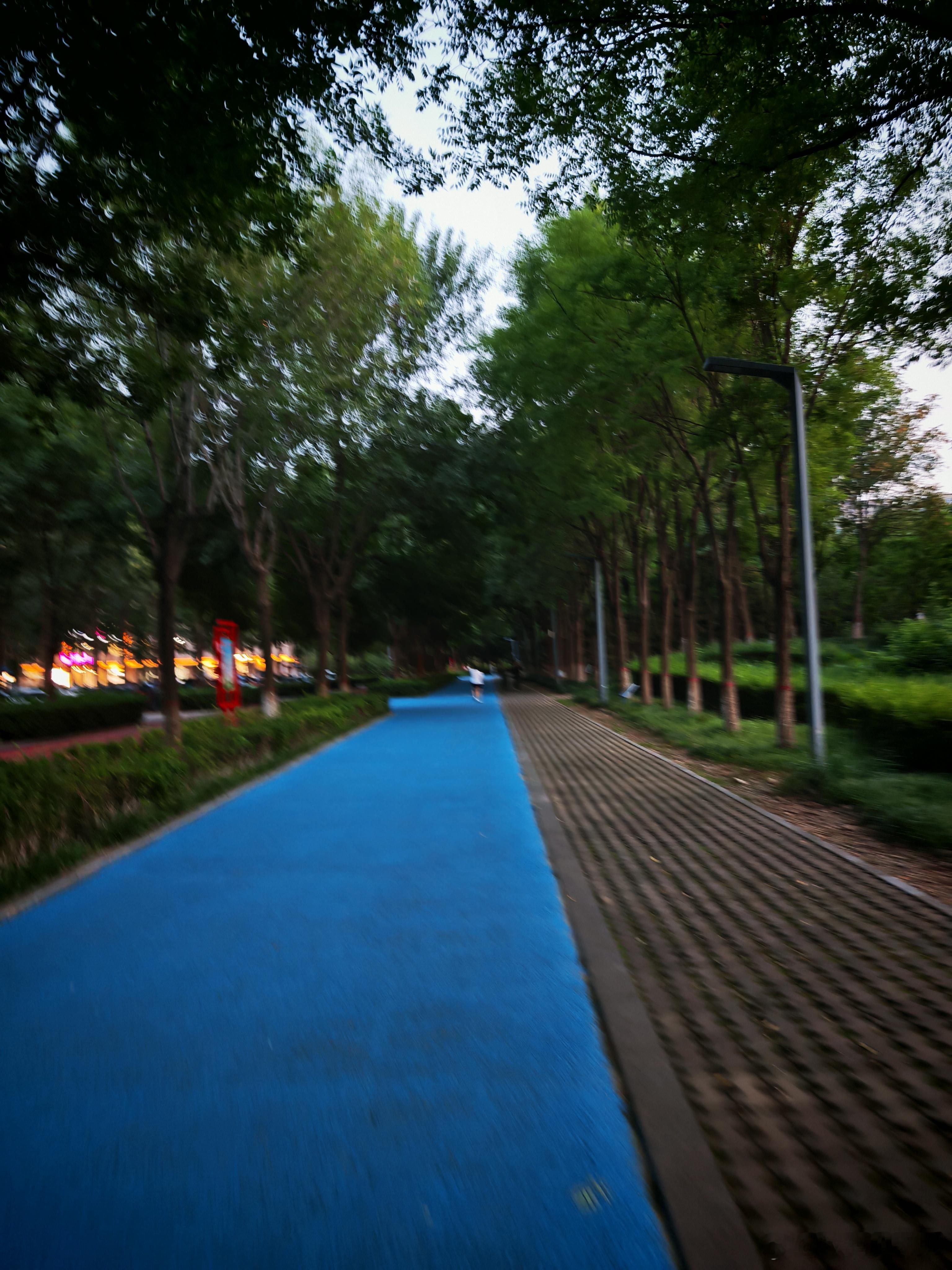 晚上出来跑一圈，还破个小记录！[嘻嘻] ​​​