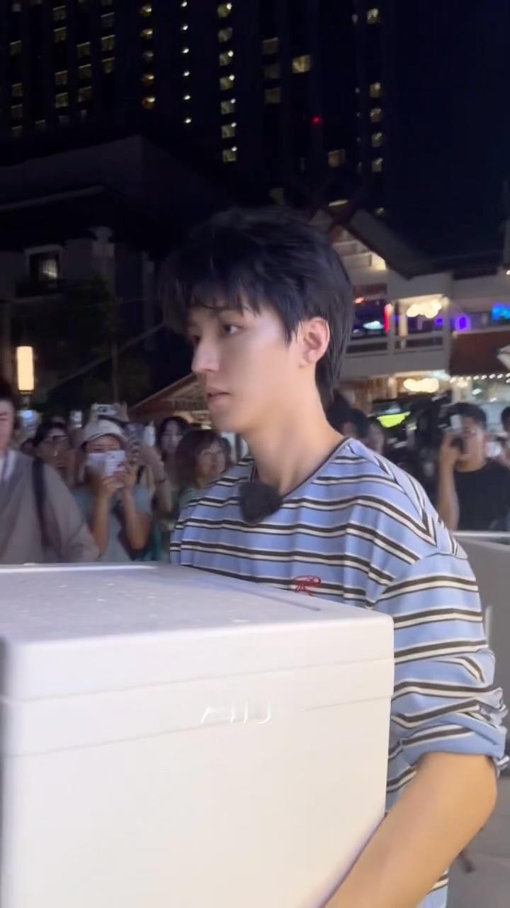 走过身边是什么味道🫧©️logo王俊凯 中餐厅10