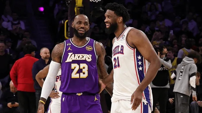 ESPN今日评选了勒布朗-詹姆斯加盟76人后NBA球队的实力排名：1 - 俄克拉