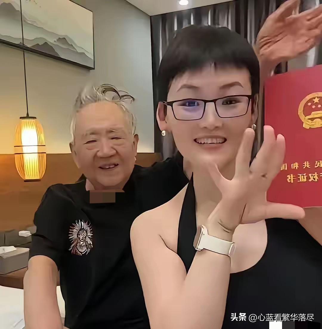 这是打算一分钱都不留给子女啊！80岁高龄的知名书画家张伯金，和小他38岁的前妻三