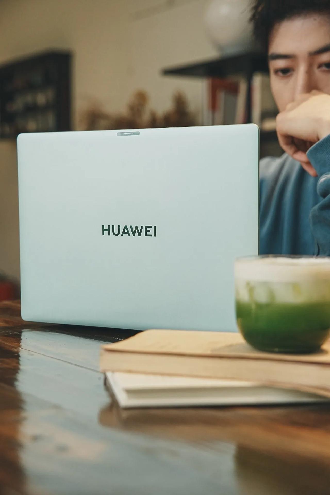 ##华为全新鸿蒙电脑今日正式发布# 我们也第一时间拿到了，后面给大家出#华为Ma