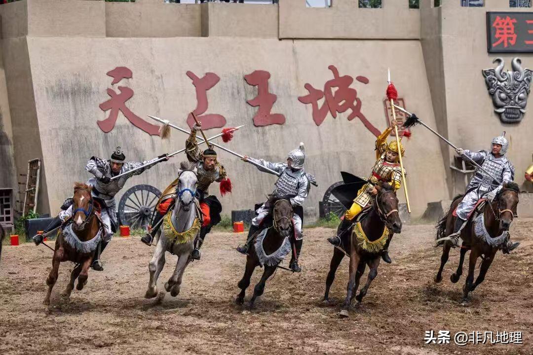 云端赴古约，畅游天上王城
 
此前游览沂水县博物馆，纪王崮出土的春秋文物令人深深