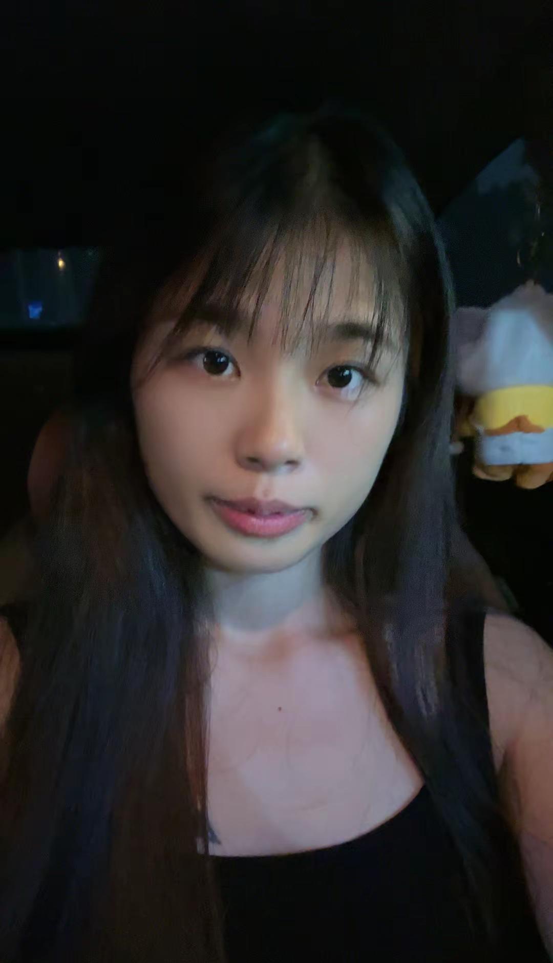出轨的人会一直出轨不可能只是暂时的，等过段时间等你稳定了不生气了他就又开始了，根