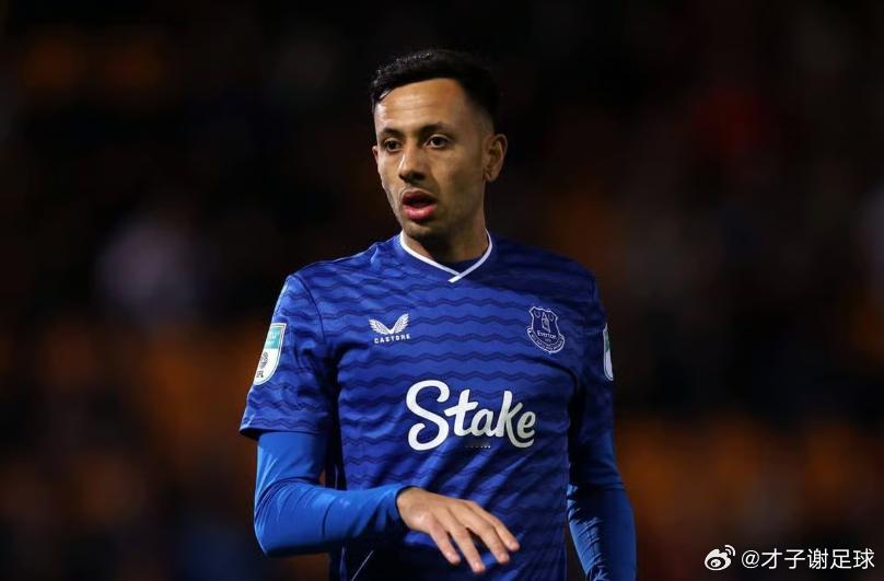 讯据TA知名记者大卫·奥恩斯坦报道，水晶宫目前正在争分夺秒，希望在冬窗关闭前签下