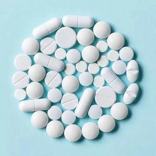许多人误解了他汀的最佳服用时刻：睡前、饭前还是饭后？

随着现代生活节奏的加快，