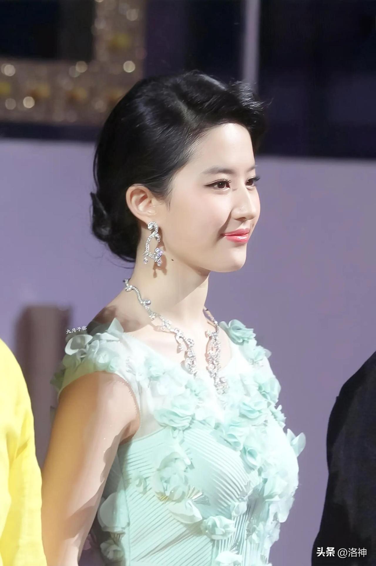 救命！
她怎么这么仙！


刘亦菲写真照 刘亦菲身材比例 刘亦菲国风仙韵 刘亦菲