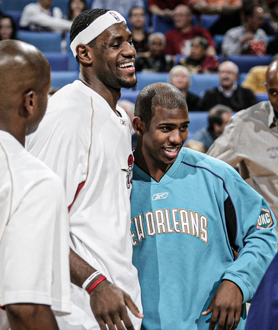 詹姆斯不留胡子的时候，其实真的挺帅的。谁赞成，谁反对？