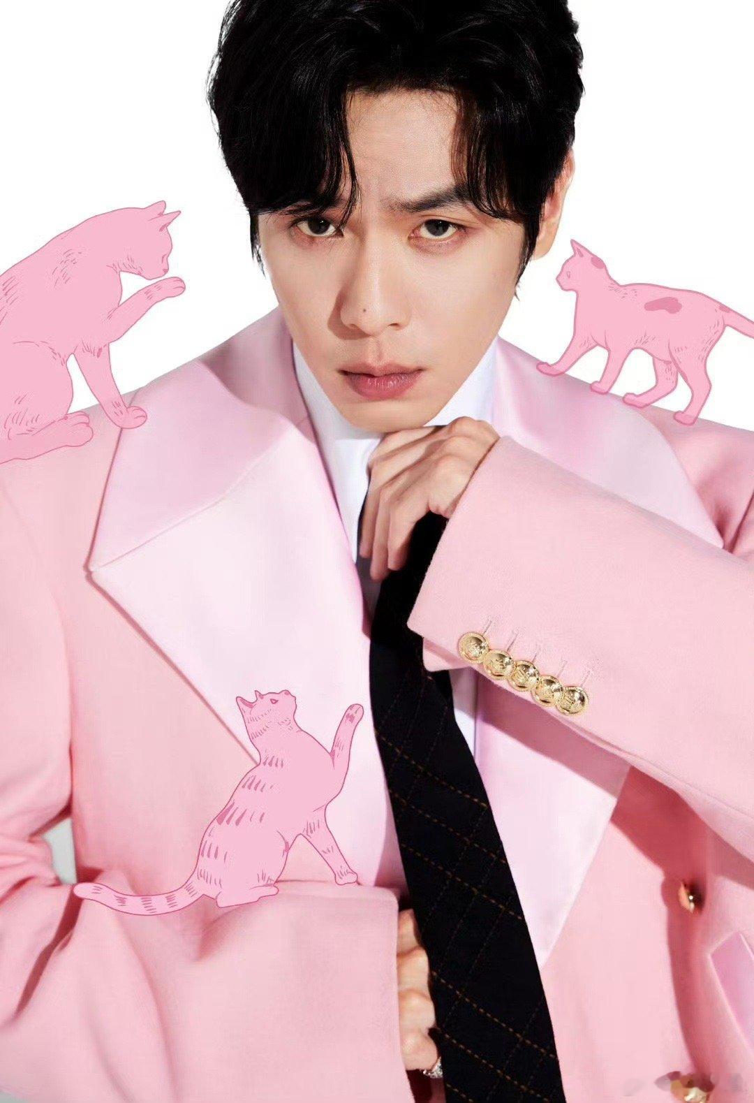 #张若昀百态人生生日贺图##张若昀粉西装生日大片#  自亮相荧幕起演绎了无数角色