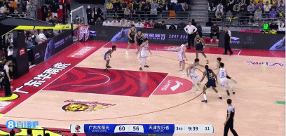 还好张皓嘉进了一个稳定军心的三分球，广东的投射也是令人揪心。“张皓嘉的投射很有辨