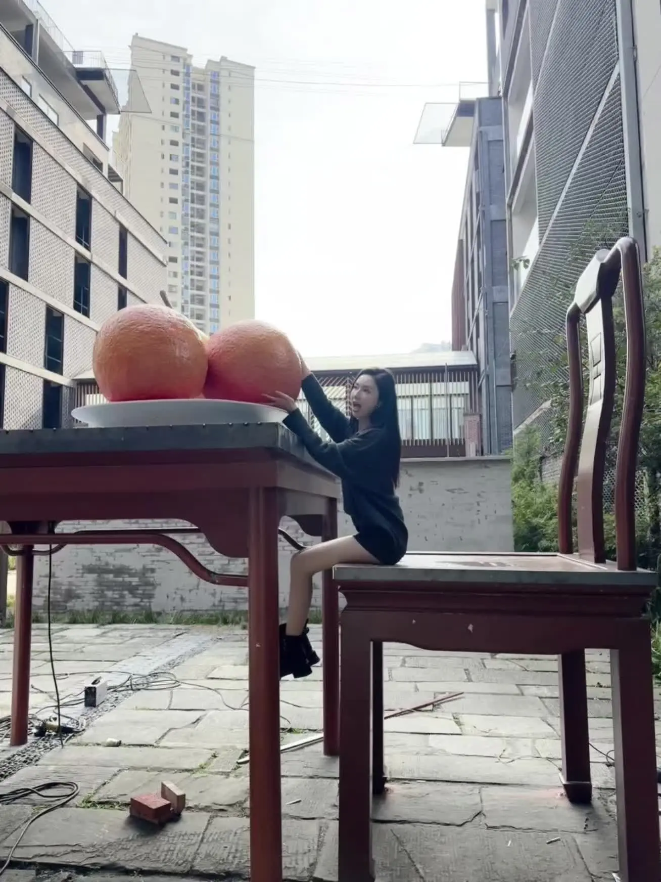 闯进大大的世界 成为小小的人类