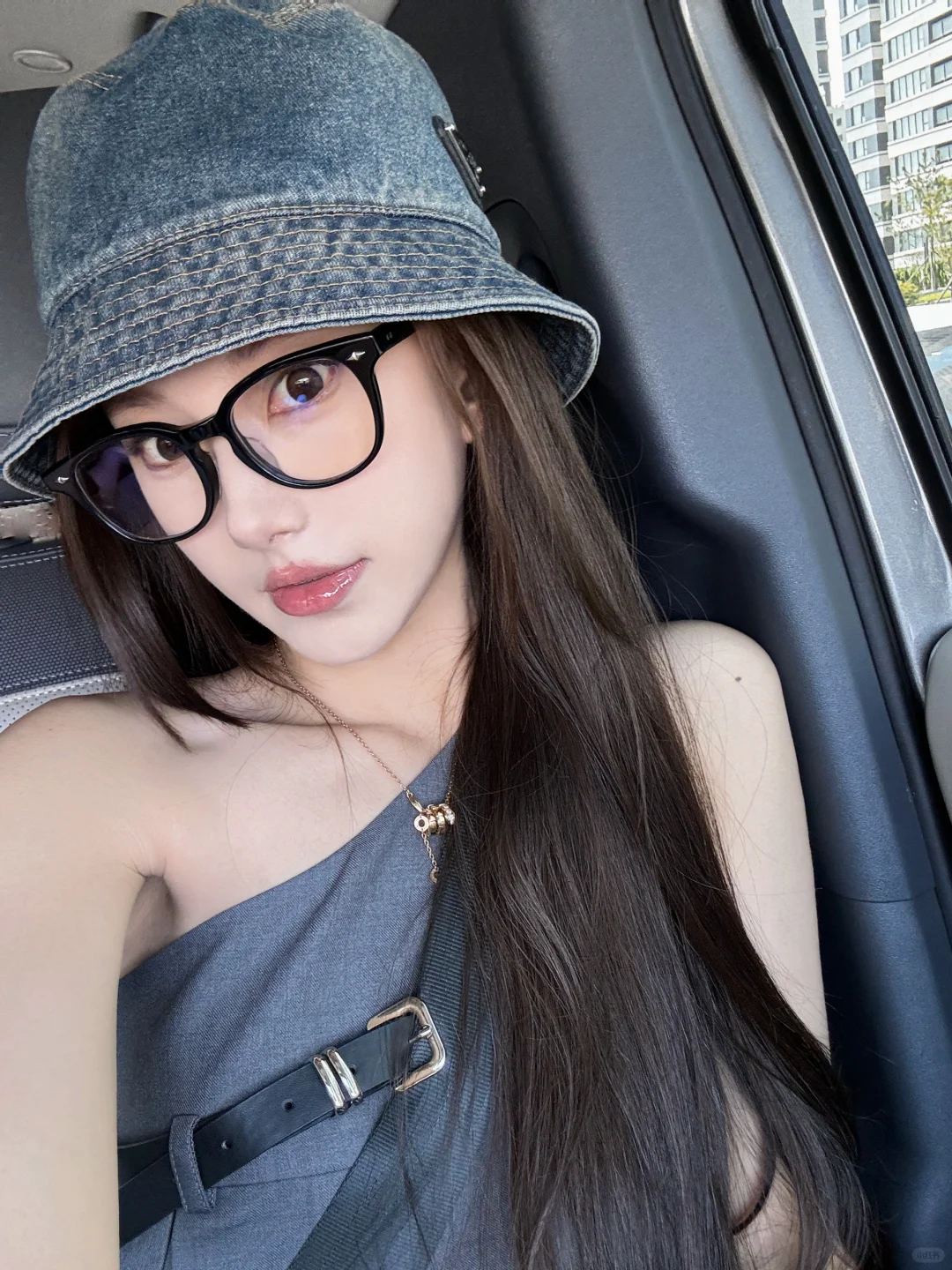 老规矩 妆感不好带个眼镜
