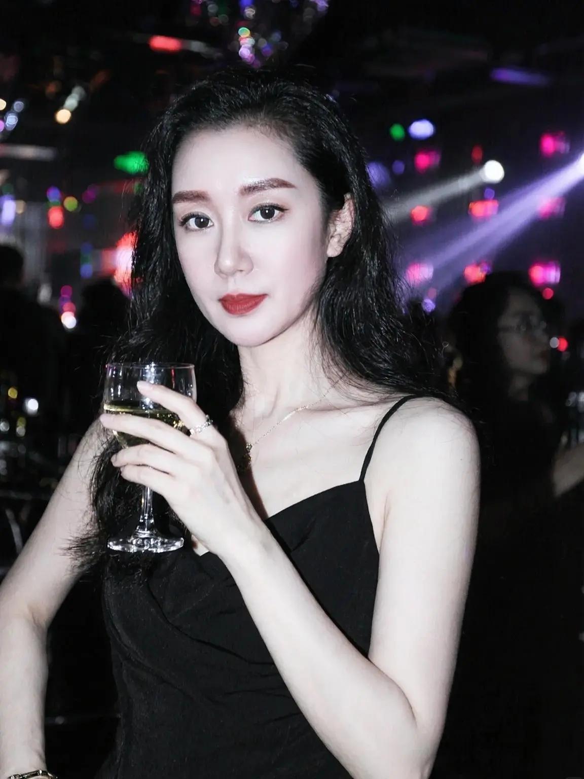 黑白质感写真 ai创作 玩法合伙人计划