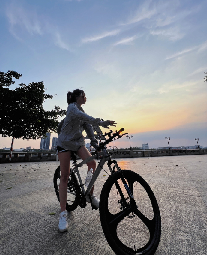 正式被确诊为休闲骑人格不看配速的时候也可以看看风景周五的下午做什么都不紧不慢给自