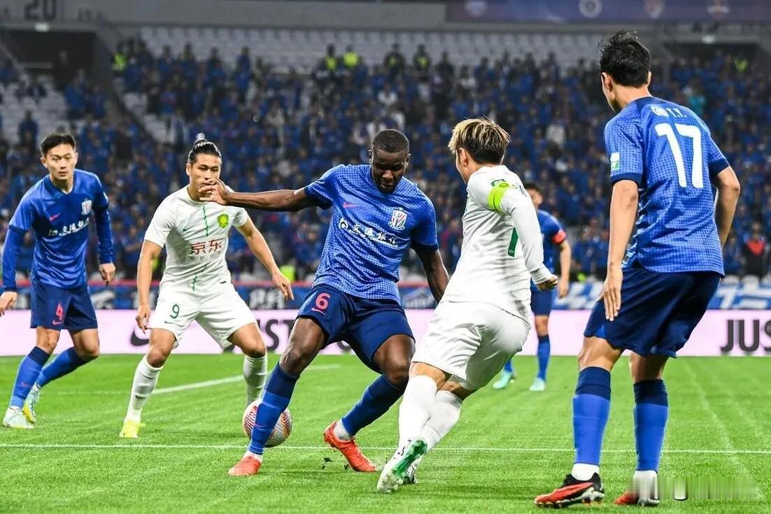 上海申花1:1逆转战平北京国安，表现最出色的当属国安队张玉宁和张稀哲。
  张玉