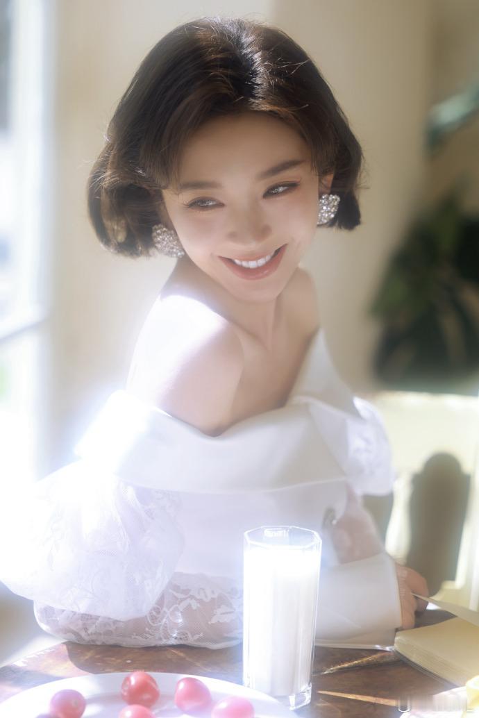 唐艺昕唐艺昕四公胆小鬼造型唐艺昕最适合女团妆的人来了胆小鬼舞台小翅膀造型圈粉无数