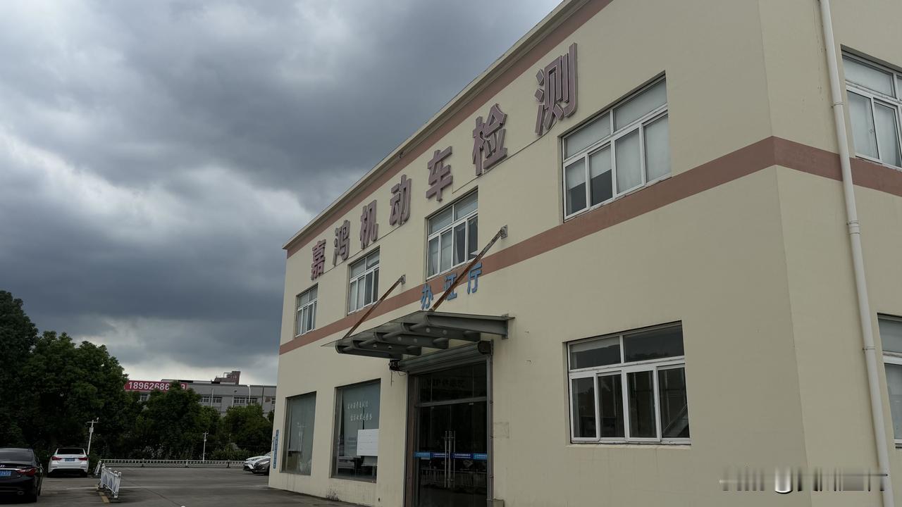 摩托车6年上线检测
自己过去的，150元，行驶证，无违章
最多30分钟就能搞定