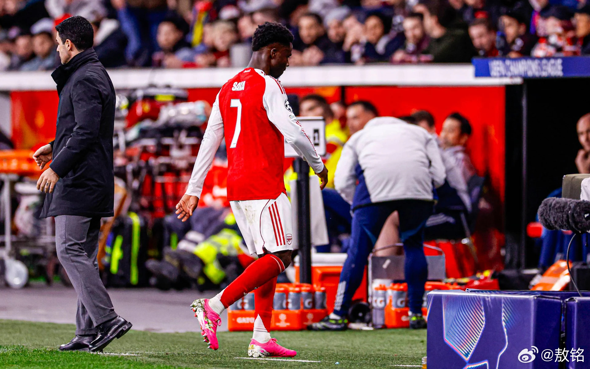 阿森纳 萨卡本赛季39场9球7助，上赛季37场12球14助。上赛季因为腘绳肌拉伤