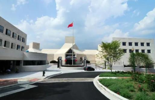 1982年，中国驻莫桑比克大使馆翻译唐健生做了一项疯狂举动，他杀光大使馆的所有人