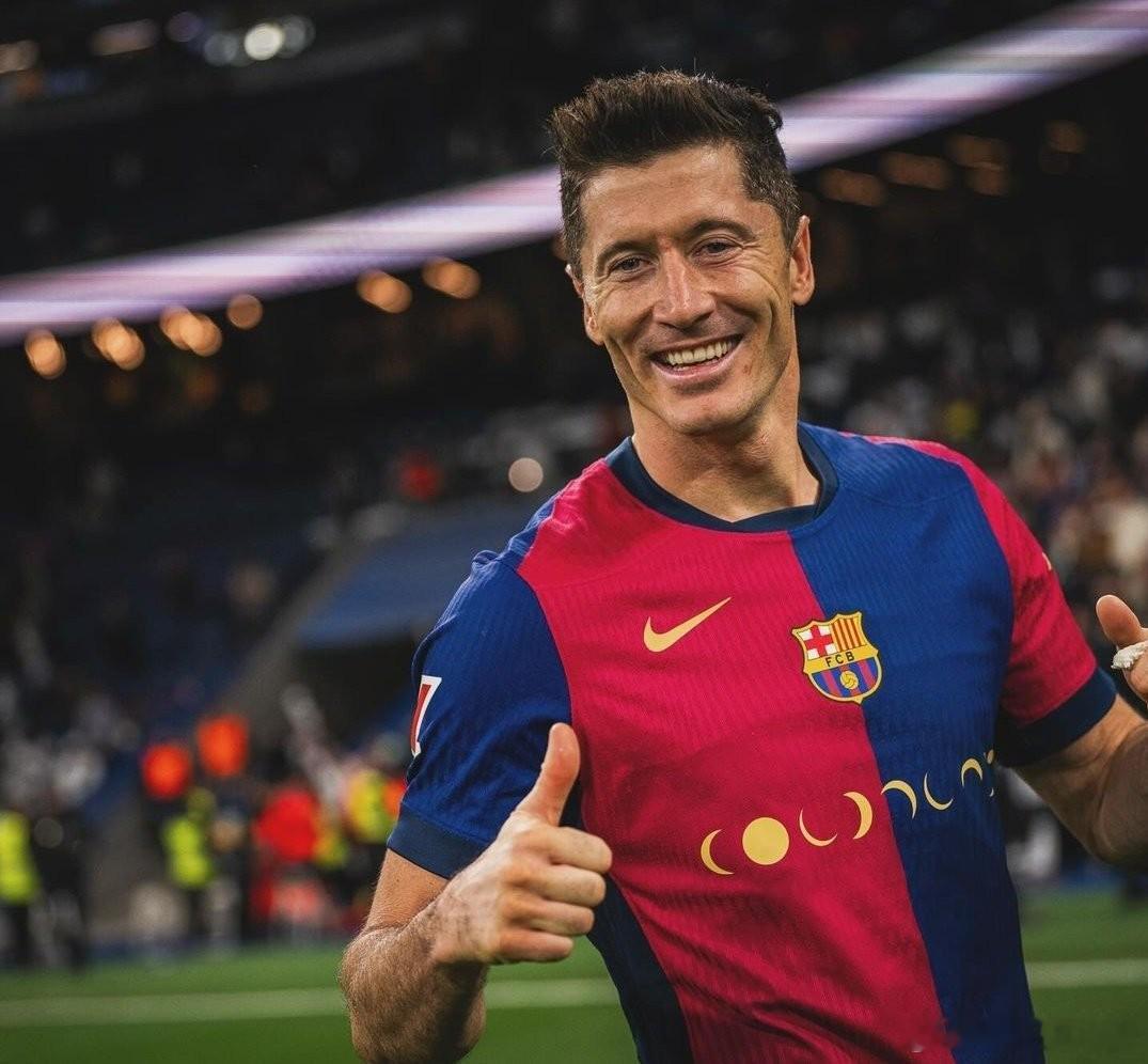 芝加哥火焰在今年早些时候曾大力追求巴萨前锋莱万多夫斯基，但消息人士称，这位波兰巨