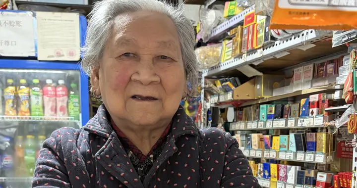 “仅退款”难住81岁的文花姥姥，姥姥说她不懂啥是仅退款，但“一心换一心，四两换千金”