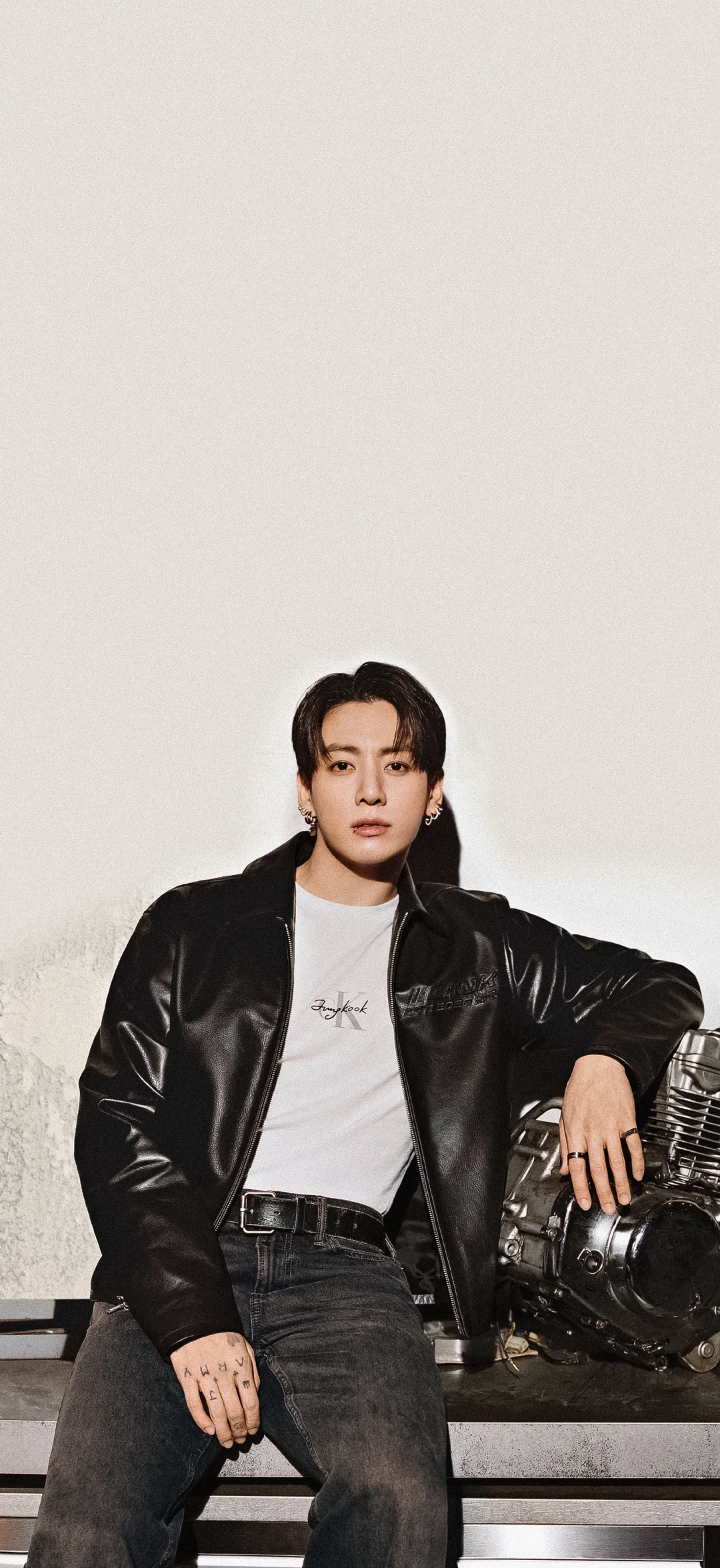 Jung Kook for Calvin Klein手机壁纸