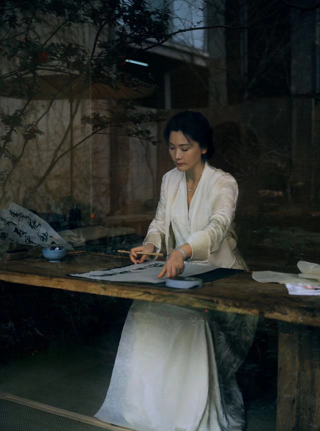 #何赛飞61岁的状态##61岁何赛飞状态# 《上城士》三月开季封面大片，61岁依