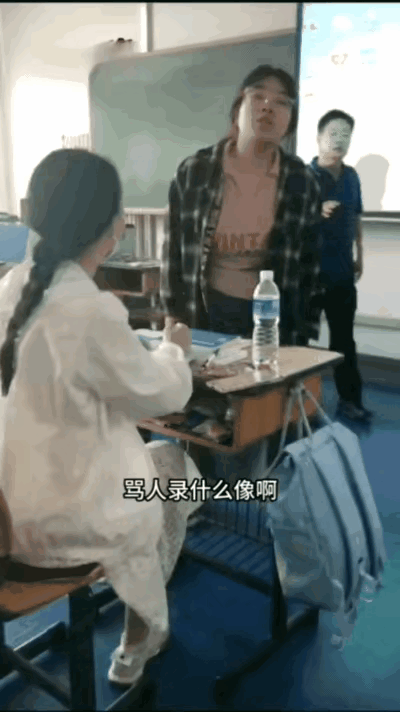 就这样凶神恶煞的女人，还是某政法学院的学生呢，一点也看不出女大学生清纯的脸！怎么