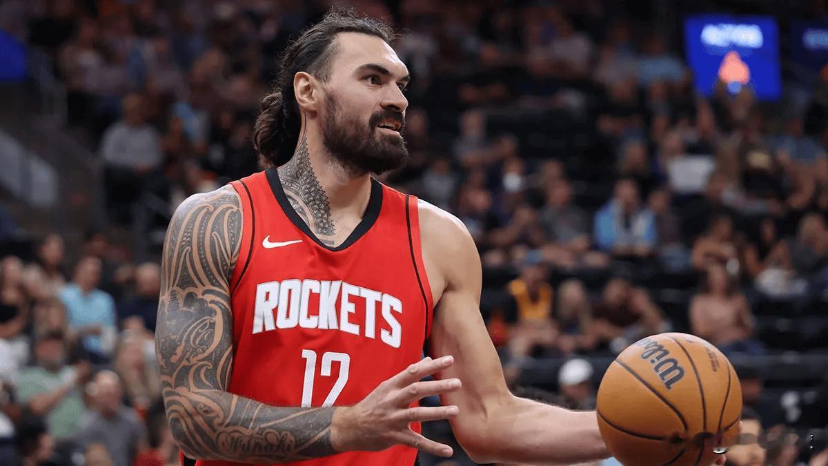 亚当斯受伤，不要慌，这对火箭来说可能是一件好事。
在今天火箭对阵鹈鹕的比赛中，亚