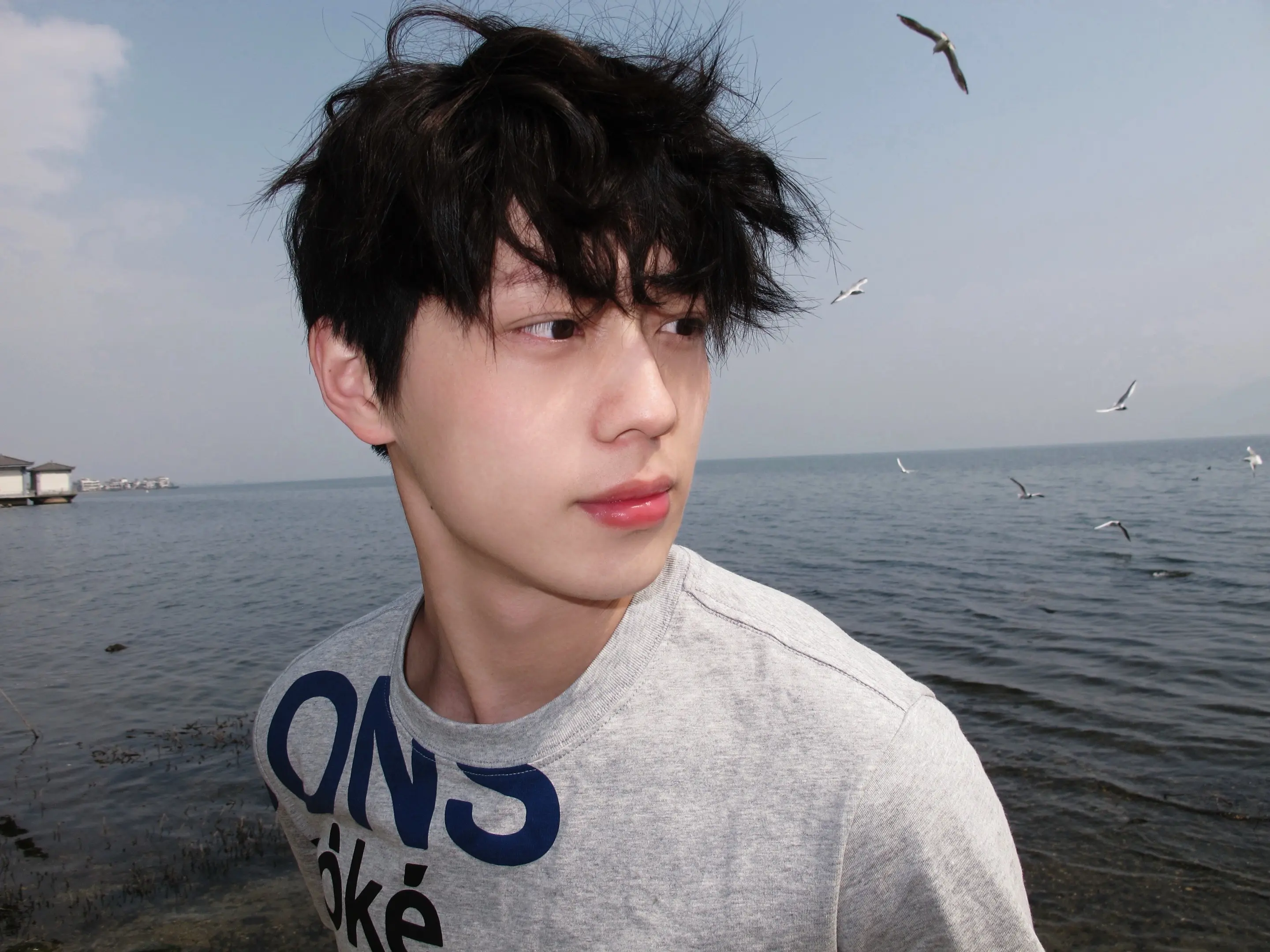 忘记是假的 记忆是无垠的海。