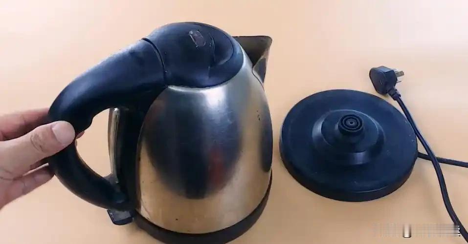 我最近才回过味儿来，我们家好像藏着个代代相传的小毛病——不是抠门，也不是小气，是