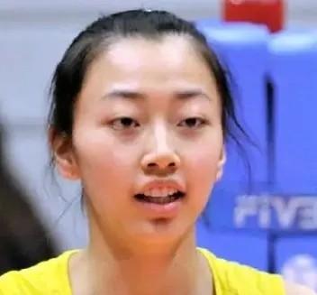 聊起女排的二传位置，天津队的孟豆和江苏队的孙燕都是大家关注的焦点。先说说年纪，孟