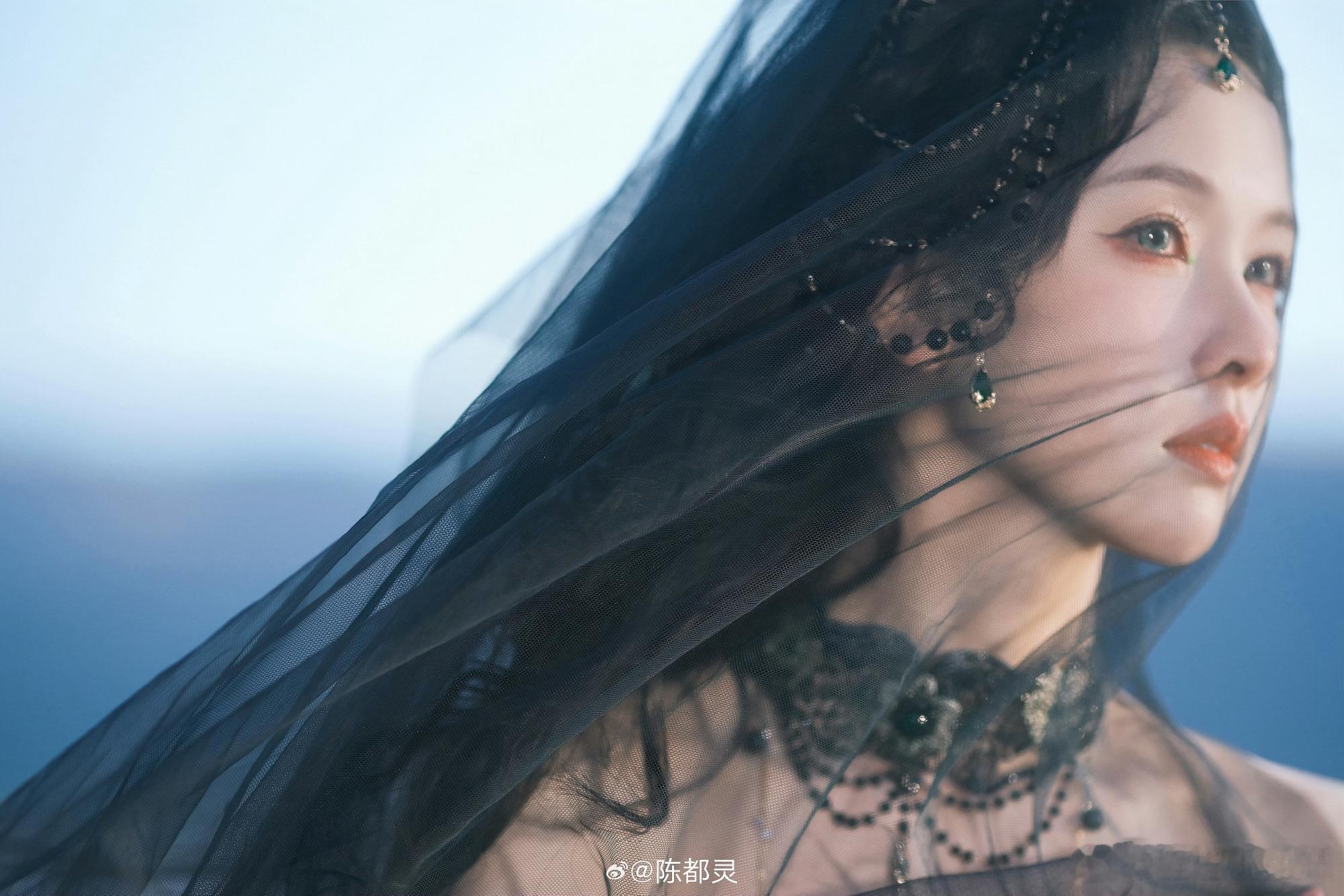 陈都灵女神二次元人格发力了 