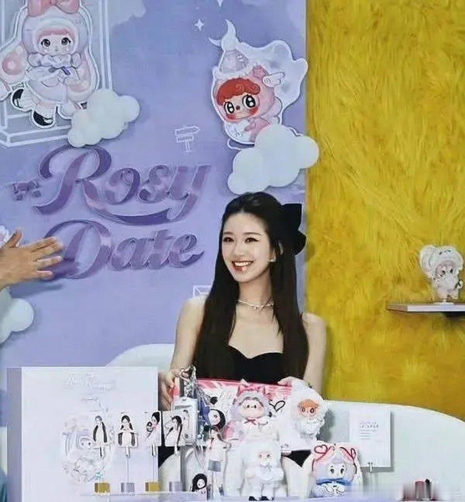 她额头露出来美的 星光大赏的大光明我觉得很美 