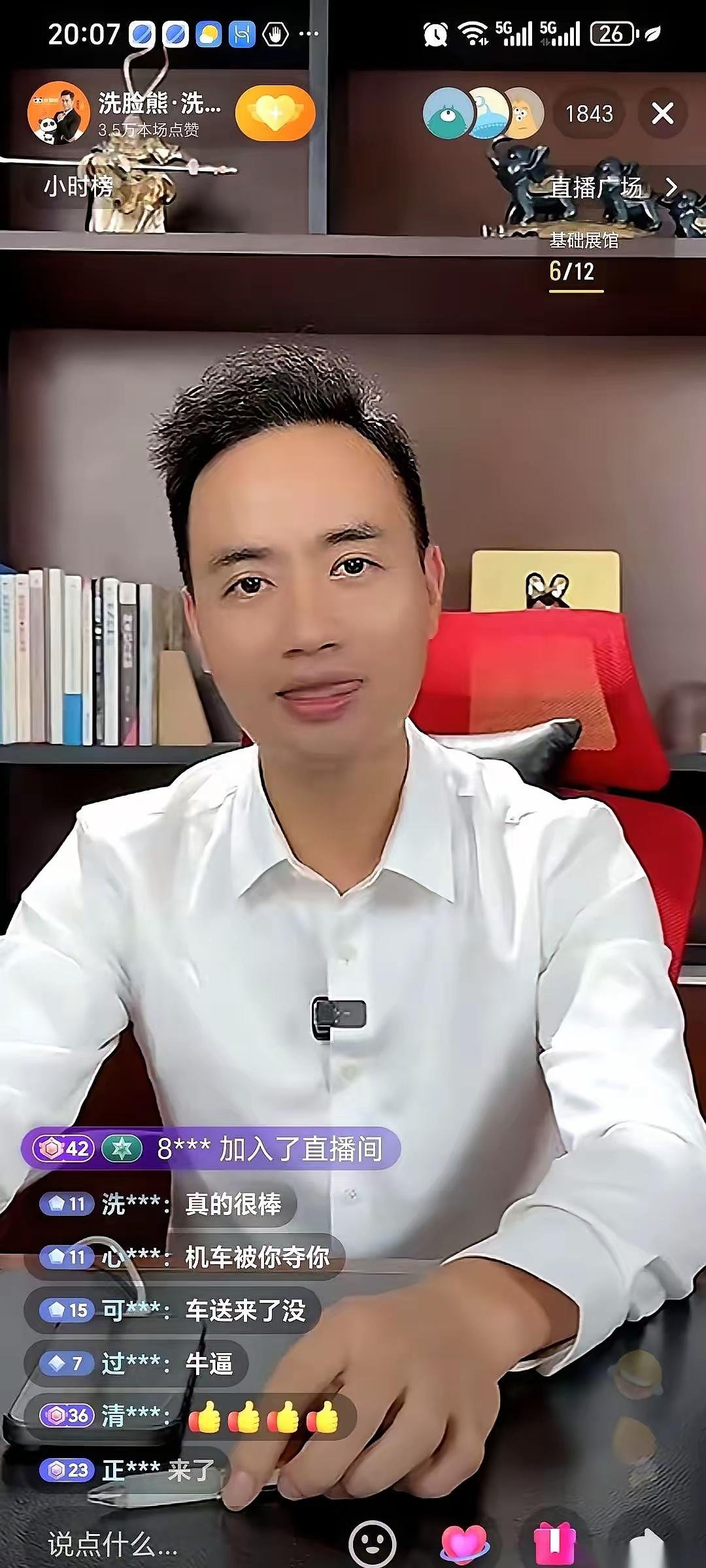 一台冠军机车，一座奖杯，刚拍下来，转手就做了两件怪事。
第一件，车。没进私人车库