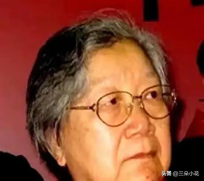 92岁的刘思齐，最终还是选择长眠在杨开慧陵园旁。
很多人说她傻，改嫁了还不能放下