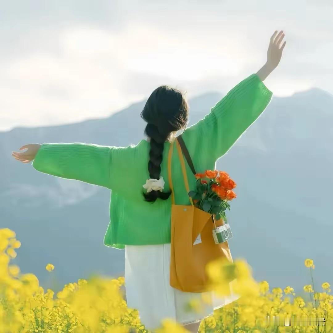 人，
只有足够的自信，
才会足够的幸福：

人，
什么道理都明白，
就是生活过得