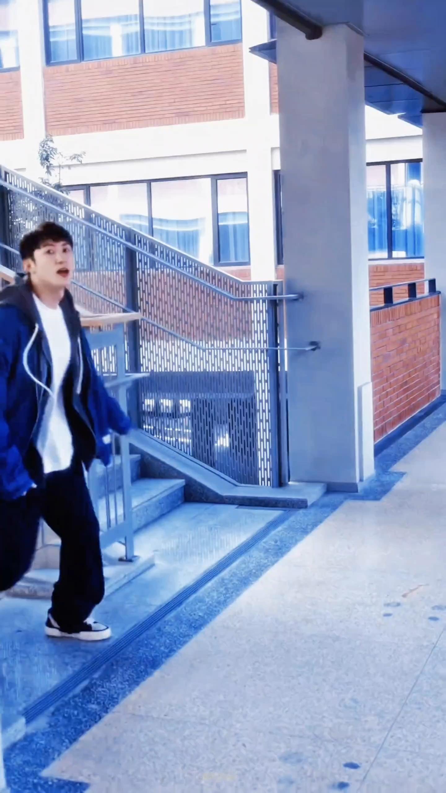 可爱修勾向你跑来🐕 黄景瑜岁月有情时黄景瑜岁月有情时 岁月有情时开播