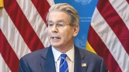 美国财长贝森特公开声称，世界没法承受，一个贸易顺差达到，一万亿美元的中国！中国想