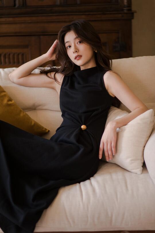 人生小黑裙，梦回赫本时代🖤