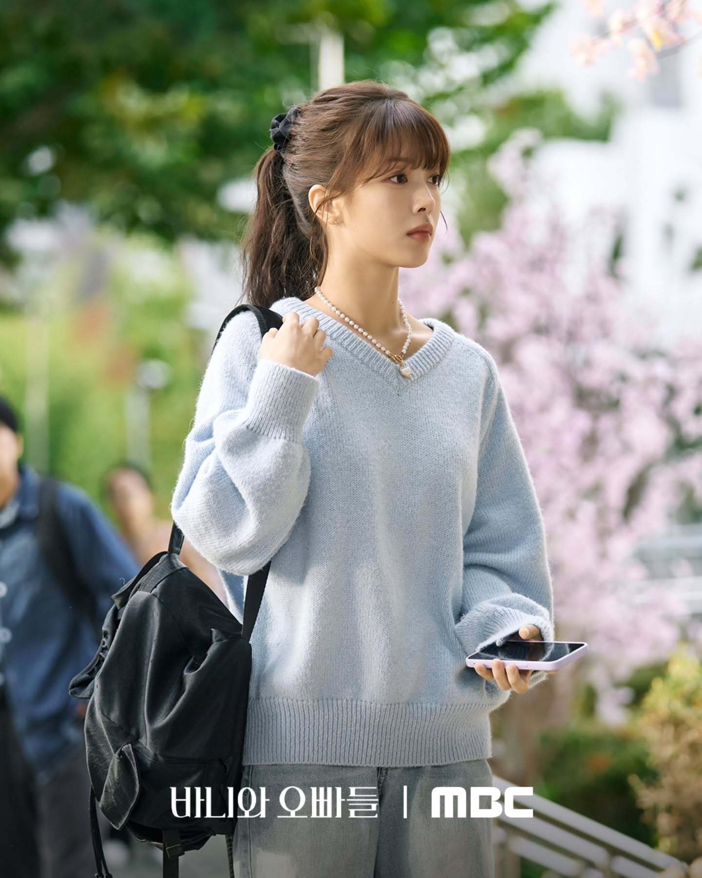 芭妮与哥哥们主演:卢正义、李彩玟、赵俊英亲爱的新学生，欢迎！芭妮和兄弟的重击校园