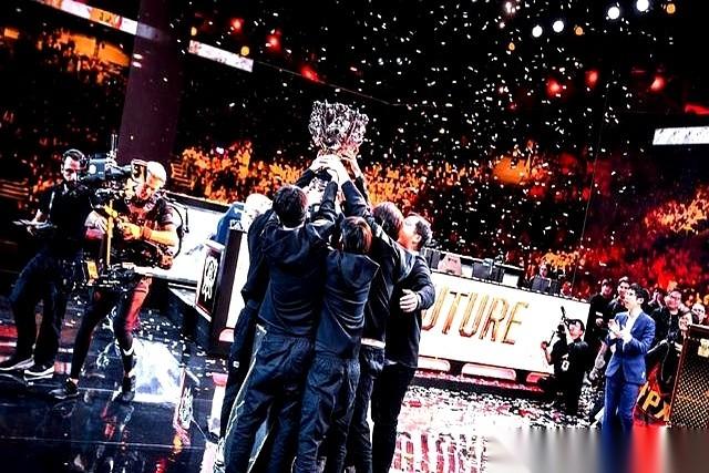 那年冰岛，原来不只是输了比赛，是把一支世界冠军队伍的魂儿，直接输没了。
今天看到