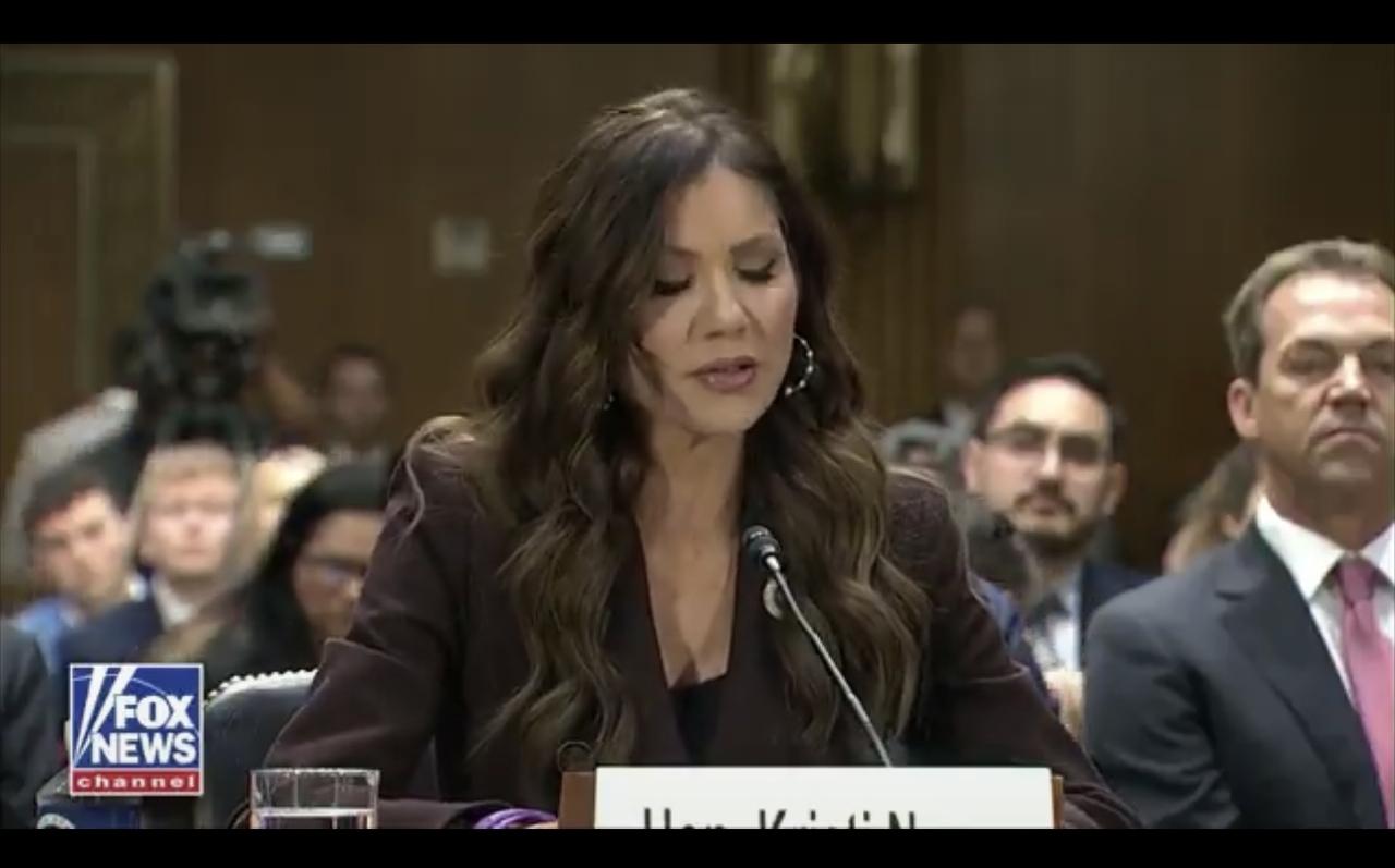 美国国土安全部部长诺姆分析了特朗普总统第二个任期内的最新移民统计数据：

——近