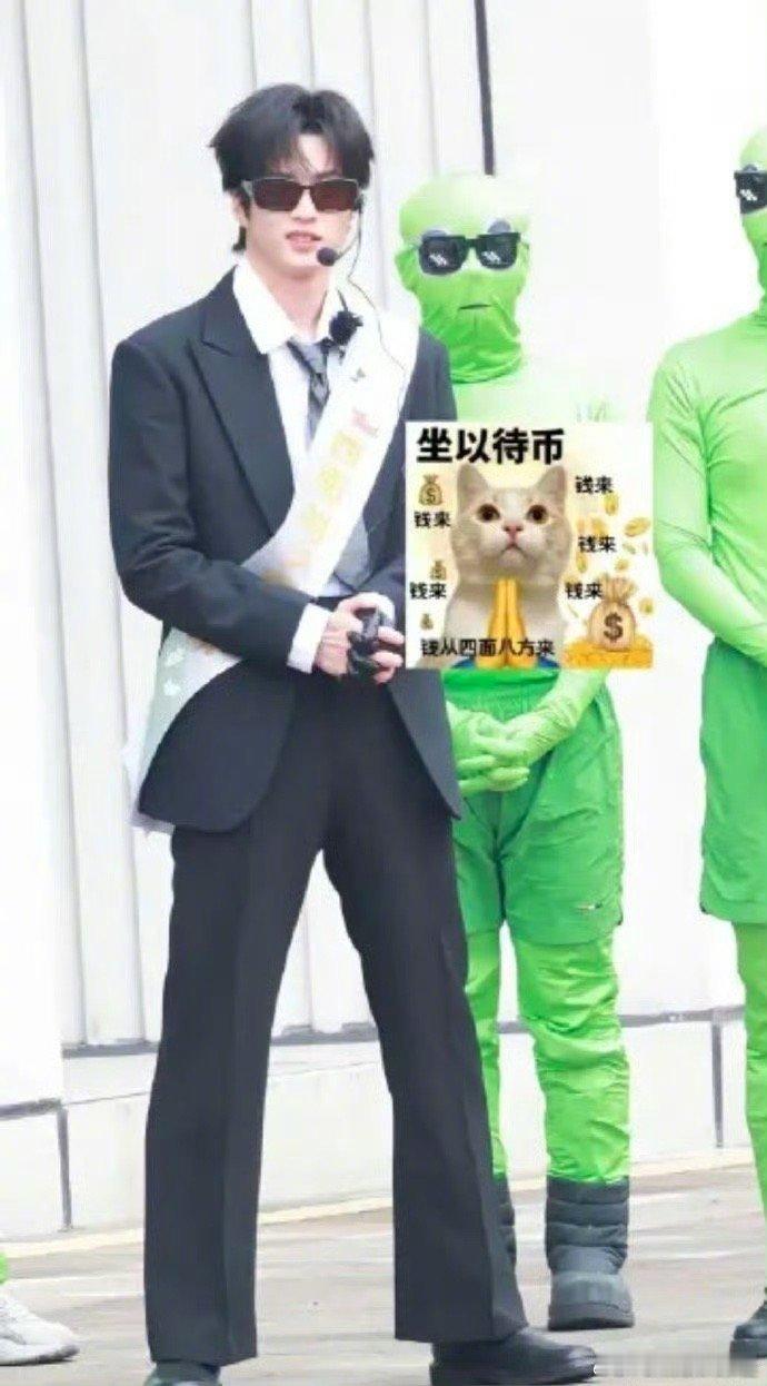 刘耀文哥哥也是忙起来了，加油加油👏！｜刘耀文